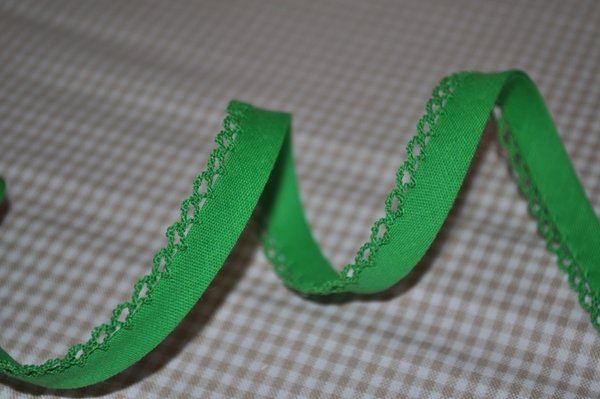 Schrägband uni mit Häkelborte gras grün