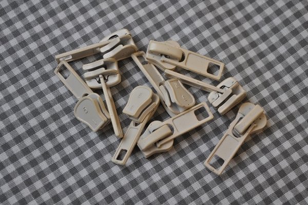 Schieber/Zipper 5 mm grob Reißverschluss creme