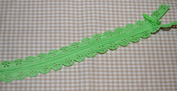 Spitzen Reißverschluss grün 18cm
