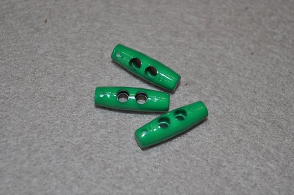 Polyesterknebel 2-Loch 2cm grün