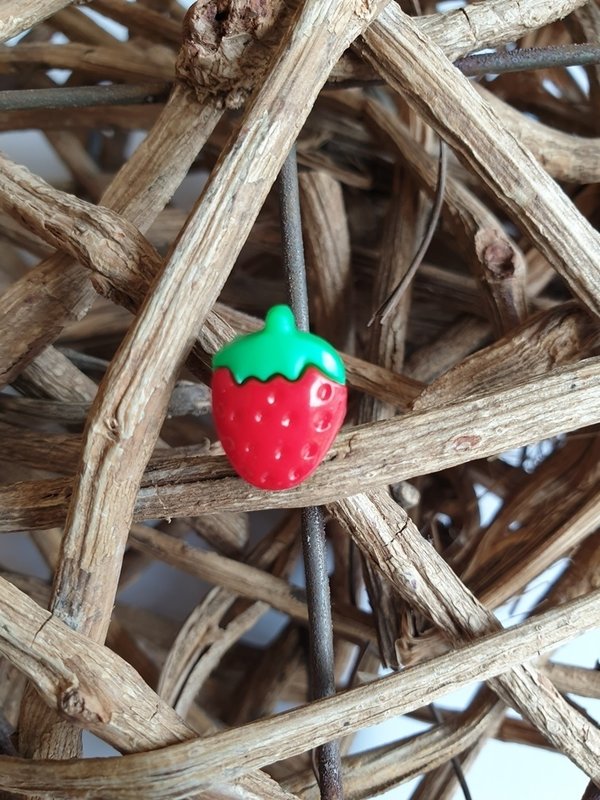 Polyesteknopf Erdbeere 15mm